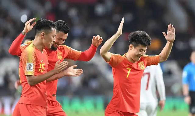 包含亚洲足坛争霸赛正进行，国内球员热血挑战豪强的词条